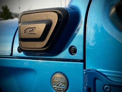 Used 2022 Jeep Wrangler Unlimited Rubicon 4xe w/ Cold Weather Group AWD/4WD image 12