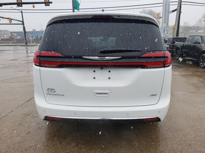 New 2026 Chrysler Pacifica Select