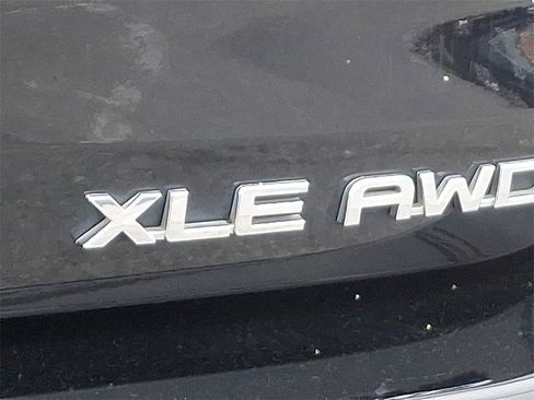 Used 2021 Toyota Highlander XLE image 34