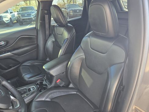 Used 2019 Jeep Cherokee Latitude Plus image 13