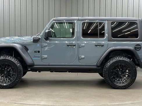Used 2024 Jeep Wrangler Unlimited AWD/4WD image 2