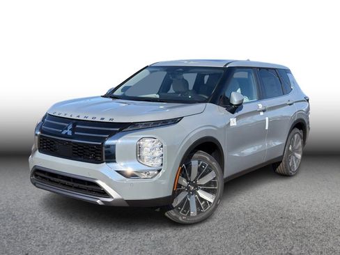 New 2026 Mitsubishi Outlander LE image 1