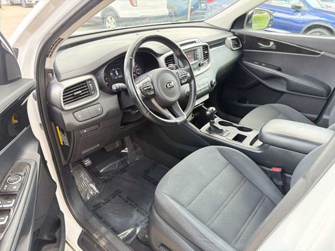 Used 2016 Kia Sorento AWD w/ LX Convenience Package image 2