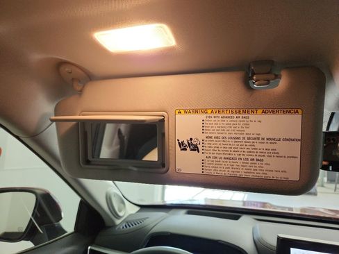 Used 2023 Toyota Highlander Platinum image 27