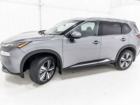 Used 2023 Nissan Rogue SL w/ SL Premium Package image 3