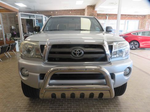 Used 2010 Toyota Tacoma PreRunner image 3