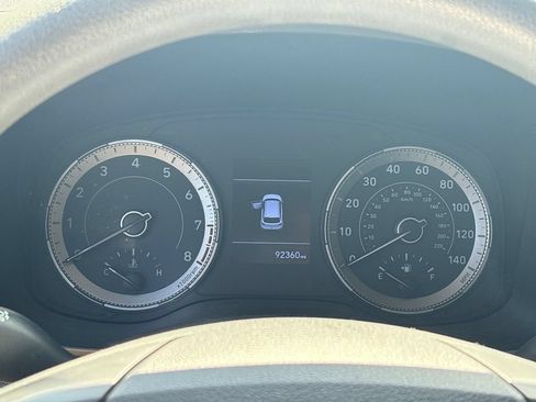 Used 2020 Hyundai Venue SEL FWD image 9