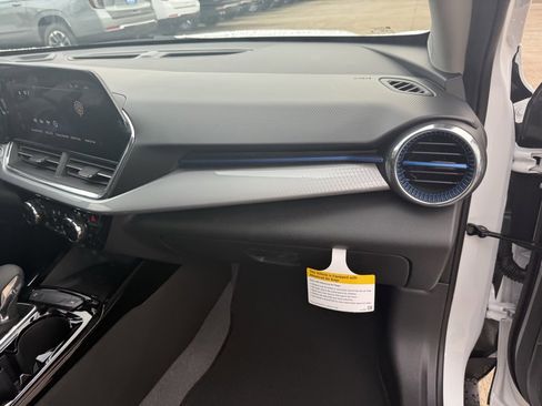 New 2026 Chevrolet Trax LT w/ Sunroof Package image 43