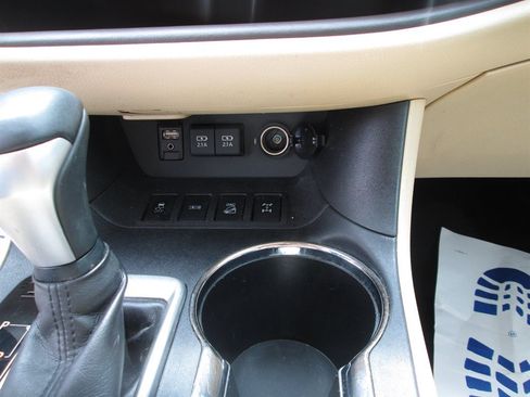 Used 2019 Toyota Highlander XLE AWD/4WD image 18