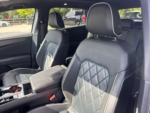 Used 2024 Volkswagen Atlas Cross Sport SEL Premium R-Line AWD/4WD image 10