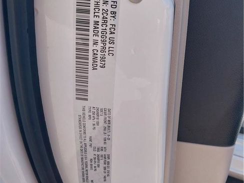 Used 2023 Chrysler Pacifica Limited FWD image 18