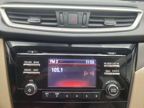 Used 2016 Nissan Rogue S AWD/4WD image 25