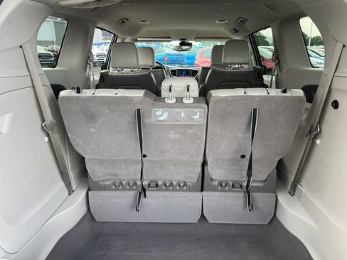 Used 2021 Chrysler Voyager Lxi w/ Cold Weather Group FWD image 7