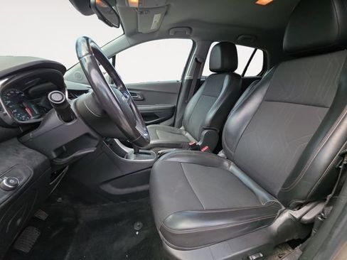Used 2022 Chevrolet Trax LT w/ Driver Confidence Package AWD/4WD image 9