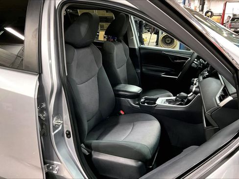Used 2019 Toyota RAV4 XLE image 7