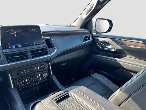 Used 2023 Chevrolet Suburban Premier image 23