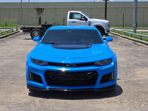 Used 2022 Chevrolet Camaro ZL1 RWD image 9