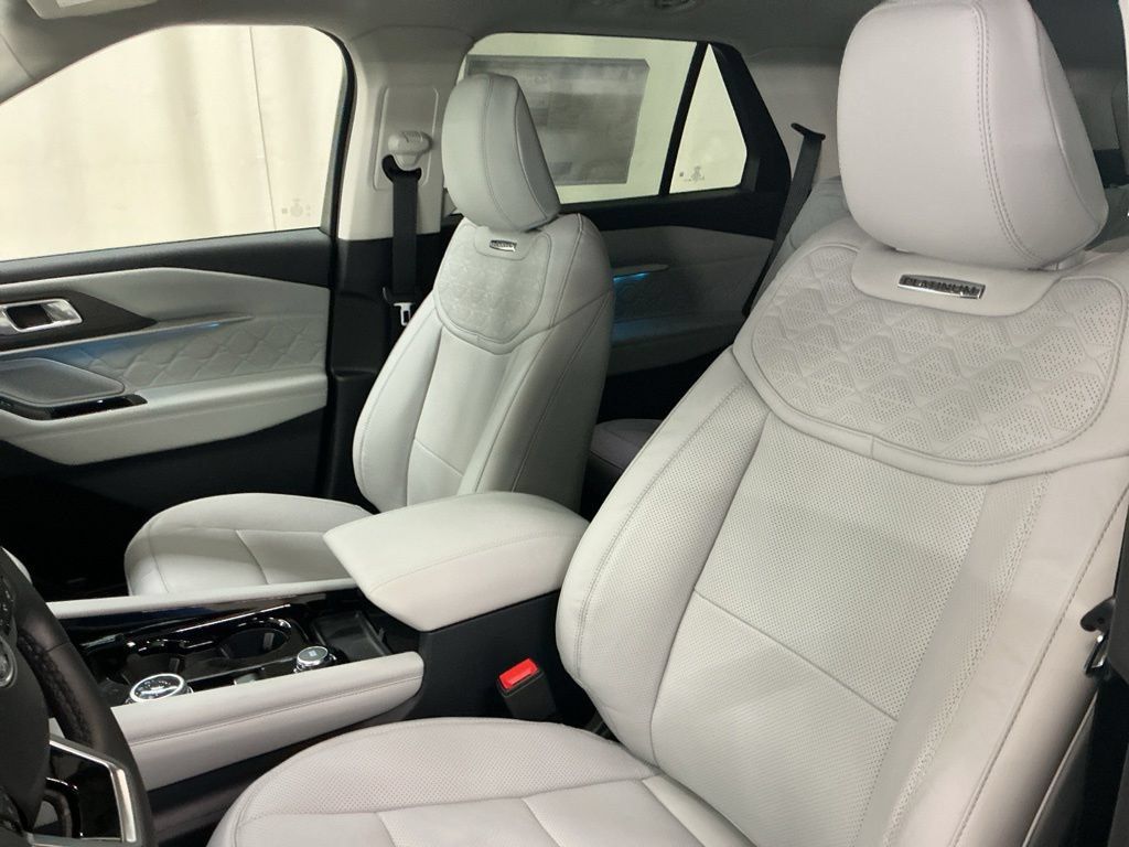 New 2026 Ford Explorer Platinum w/ LUX Leather Package AWD/4WD image 21