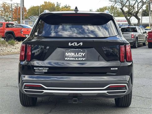 Used 2023 Kia Sorento SX Prestige image 3