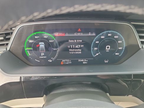 Used 2024 Audi Q8 e-tron Premium Plus w/ Premium Plus Package image 29