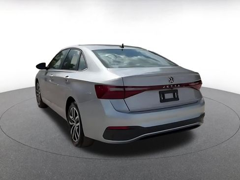 Used 2025 Volkswagen Jetta SE FWD image 11