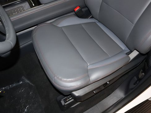 New 2025 Ford Expedition Active AWD/4WD image 35