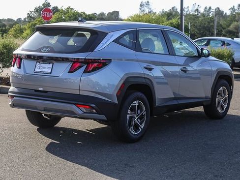 New 2026 Hyundai Tucson Blue SE image 5