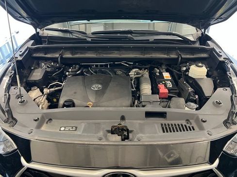 Used 2020 Toyota Highlander XLE FWD image 53