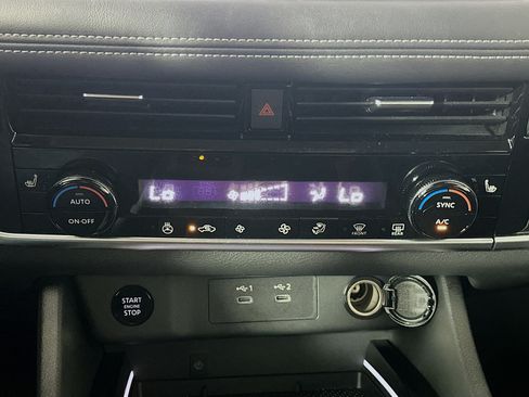 Used 2025 Nissan Rogue SL FWD image 24