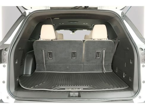 Used 2023 Chevrolet Traverse LS FWD image 33