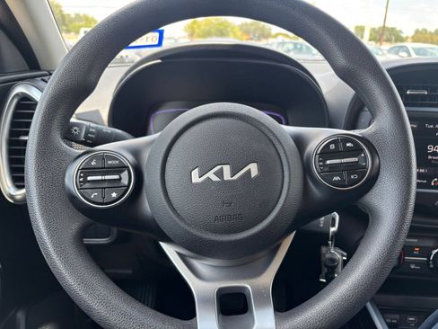 Used 2025 Kia Soul LX w/ LX Technology Package FWD image 21