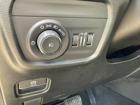 Used 2025 Jeep Grand Cherokee Summit AWD/4WD image 23