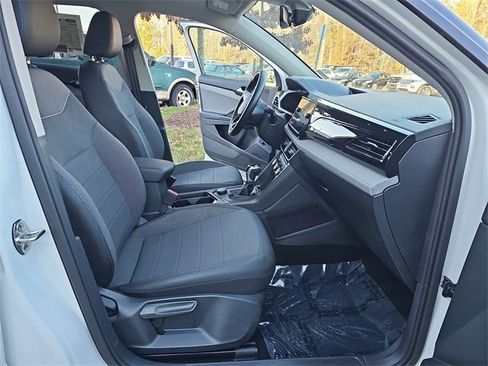 Used 2024 Volkswagen Taos SE image 10