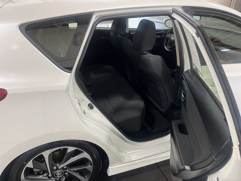 Used 2018 Toyota Corolla iM w/ All-Weather Mat Package FWD image 18