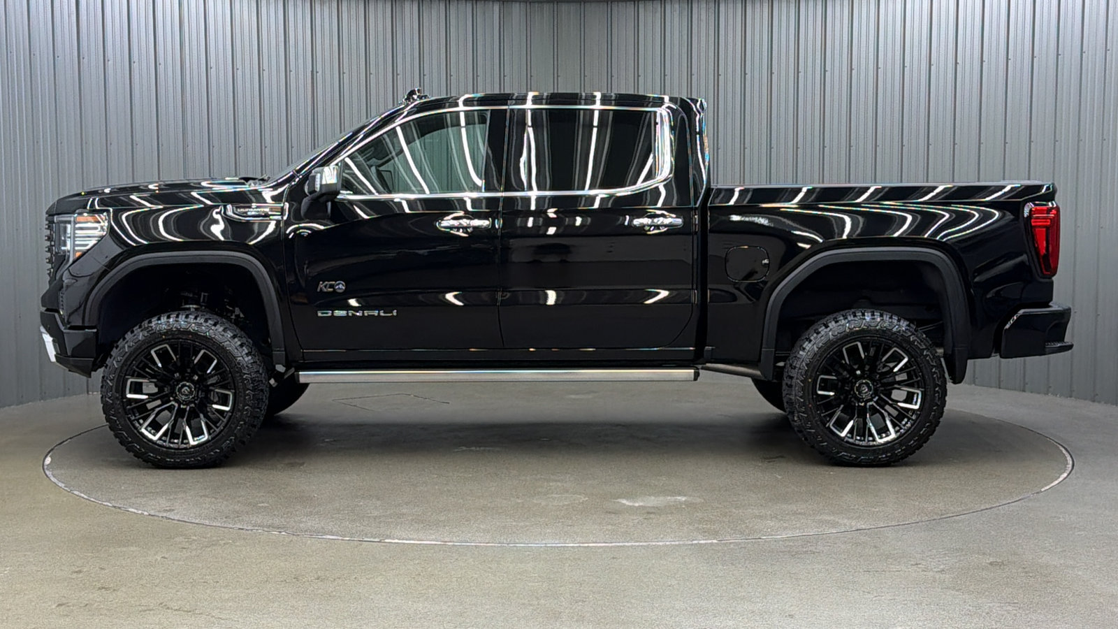 Used 2026 GMC Sierra 1500 Denali Ultimate AWD/4WD image 2
