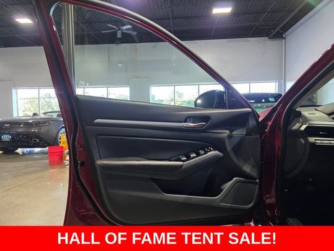 Used 2025 Nissan Altima 2.5 SR FWD image 14