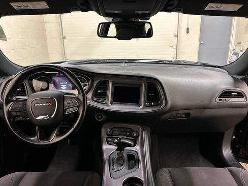 Used 2023 Dodge Challenger SXT RWD image 16