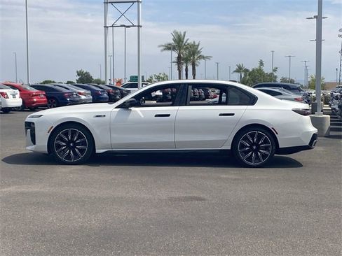 New 2025 BMW i7 M70 image 9