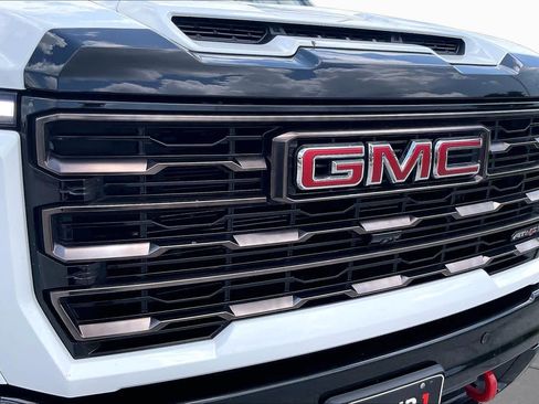 Used 2025 GMC Sierra 2500 AT4X AWD/4WD image 29
