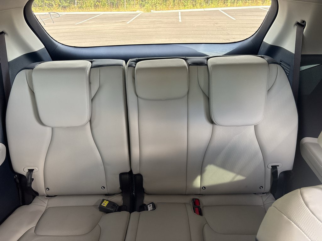 Used 2026 Kia Carnival EX FWD image 25
