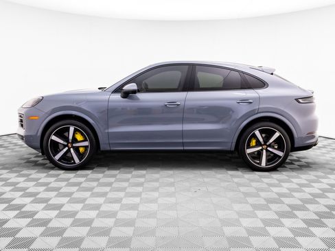 Certified 2025 Porsche Cayenne Coupe AWD/4WD image 2