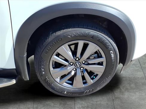 Used 2024 Nissan Pathfinder SV image 10