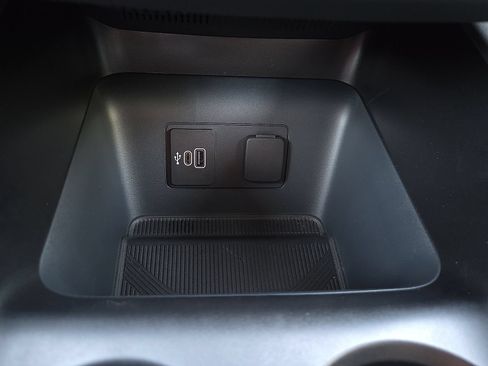 Used 2026 Ford Explorer Active RWD image 18