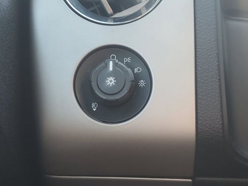 Used 2017 Ford Expedition XLT image 27