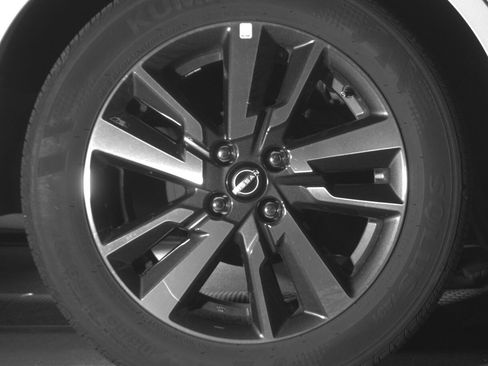 Used 2025 Nissan Versa SV image 12