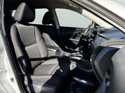 Used 2018 Nissan Rogue SV FWD image 47