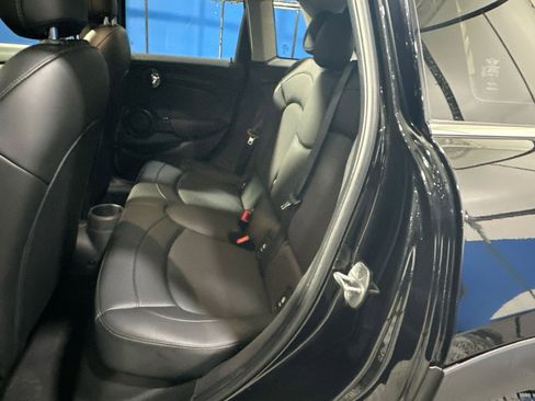 Used 2021 MINI Cooper 4-Door Hardtop image 32