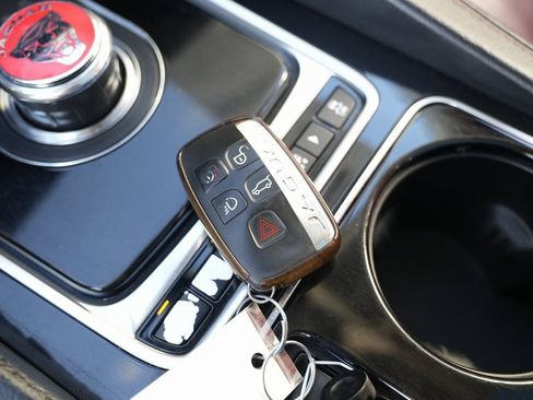 Used 2017 Jaguar F-PACE R-Sport image 64