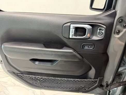 Used 2022 Jeep Wrangler Unlimited Sahara w/ Cold Weather Group AWD/4WD image 13