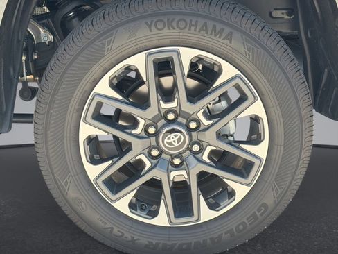 Used 2026 Toyota Tundra Limited AWD/4WD image 31